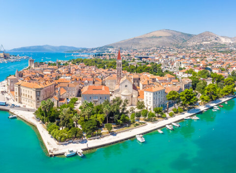 Jedinečný hotel Pašike**** priamo v historickom centre Trogiru s možnosťou plnej penzie.