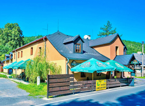 Jeseníky v penzióne alebo obytnom sude pod Pradedom s vírivkou a polpenziou, dieťa do 11,9 rokov.