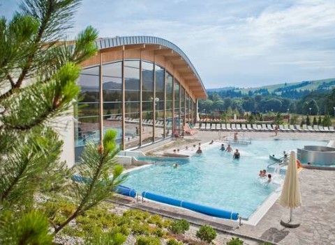 Dovolenka s polpenziou a bazénom v horskom hoteli Rysy len 7 km od aquaparku Terma Bania.