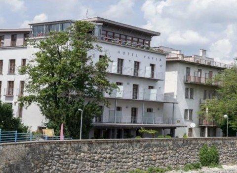 Jedinečné kúpanie na streche? Iba v Hoteli Pavla ****, Piešťany - 8 vstupeniek 1+1 zadarmo.