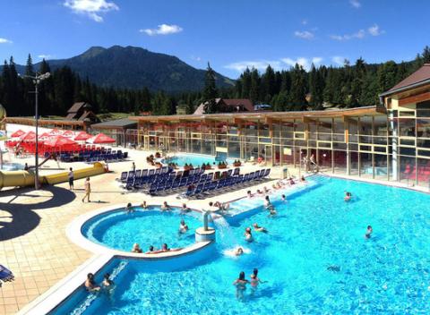 Celodenný vstup do Aquathermalparku v Oraviciach. Pre všetkých, ktorí si chcú dopriať relax a dobrú náladu pri plávaní či šantení vo vlnách.