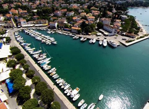 Komfort, nádherné prostredie a dobrodružstvo na chorvátskom ostrove Krk. Rodinná dovolenka v modernom Hoteli Malin**** s polpenziou.