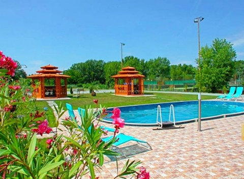 Zavítajte na miesto ako stvorené pre relax, oddych, upokojenie tela i mysle. Dovolenka v útulnom 3* penzióne Hellen v kúpeľoch Piešťany.