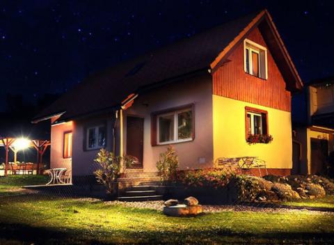 Užite si skvelý relax s celou rodinou. Pokojná dovolenka v súkromí Privátu Aniel na Liptove so vstupmi do aquaparku Tatralandia. 