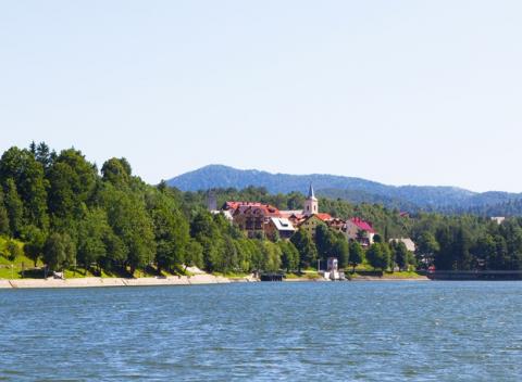 Chcete spoznať Chorvátsko aj z inej strany? Skúste to v krásnom horskom mestečku Fužine. Pobyt v rodinnom 4* Hoteli Bitoraj s raňajkami.