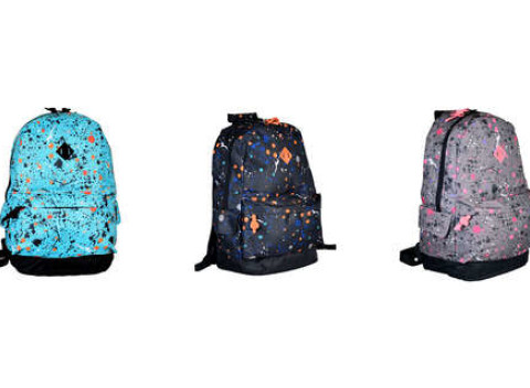 Batohy na chrbát z odolného materiálu, na výber v troch farebných prevedeniach.