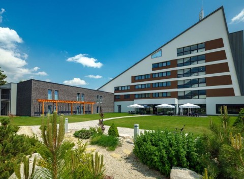 Ponorte sa do ticha tatranskej prírody a užite si dokonalú dovolenku s polpenziou a wellness v hoteli Horizont Resort**** v Starej Lesnej.  