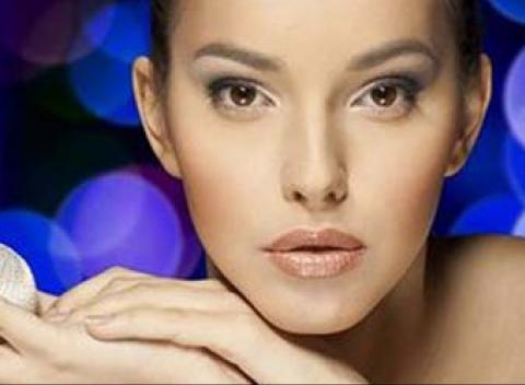 Len nádherne žiarivá a hladká pleť je znakom dokonalej krásy! Rozžiarte svoju pleť fotoomladením a zbavte ju vrások, akné, žiliek, škvŕn.