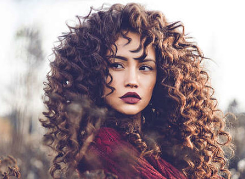 Parádny strih, farbenie v Lady studio. Kompletný dámsky strih s farbením, fúkaním a maskou.