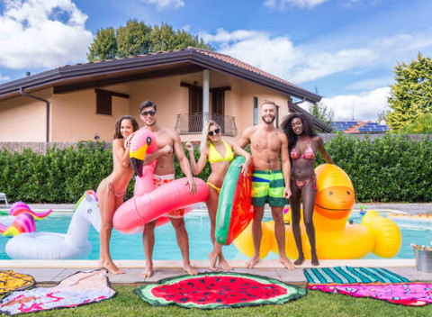 Štýlové nafukovačky do vody. Držte krok s dobou, toto leto bude trendy všetko nevšedné.