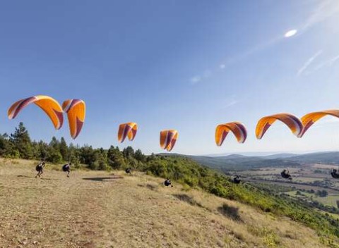 Trojdňový kurz paraglidingu pre 1 alebo 2 osoby v krásnom prostredí Nízkych Tatier.