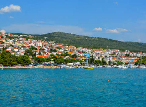 Rodinná dovolenka v Crikvenici len 50 - 100 m od pláže s dieťaťom do 12,99 rokov zdarma.
