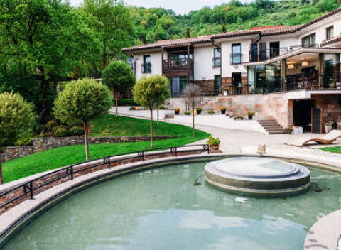 Úžasný relax na Orave v jedinečnej Ville Helia s vašou súkromnou exteriérovou vírivkou.