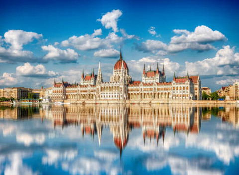 Pohodlie v Mediterran Hoteli Budapest**** s neobmedzeným wellness a extra platnosťou.