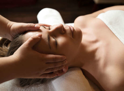 Relaxačná, klasická alebo antimigrenózna masáž olejmi doTerra.