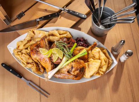 Kačka pre 4 osoby v Beer Arene - parádne kačacie hody vrátane lokší, kapusty a ďalších príloh.