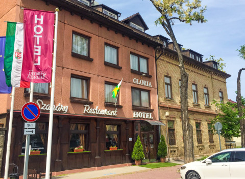 Centrum Budapešti v Hoteli Gloria *** s raňajkami, večerou formou all you can eat + káva a čaj.