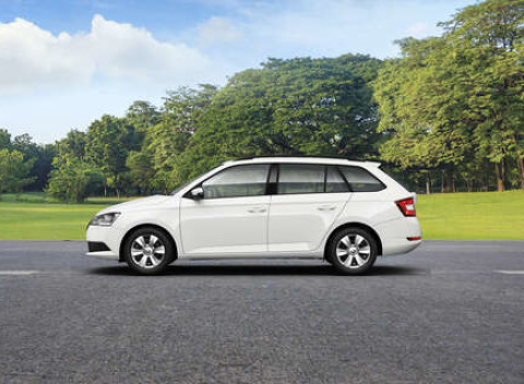 Prenájom auta Škoda Fabia Combi aj s diaľničnou známkou - vrátane diaľničnej známky a poistení.