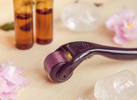 Derma roller a dermo essence hyaluron gél - dokonalé omladnutie v domácom prostredí.