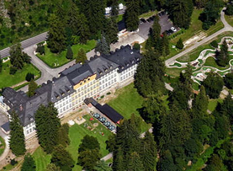 Obľúbená Skalka*** v Rajeckých Tepliciach uprostred krásneho parčíku (extra dlhá platnosť).