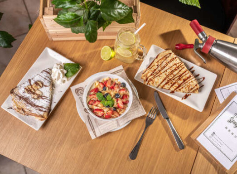 Slaná, sladká alebo utopená palacinka s nápojom zo Špajzky.