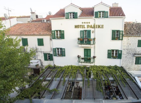 Dovolenka v Chorvátsku v historickom meste Trogir pri mori v 4* hoteli Pasike.