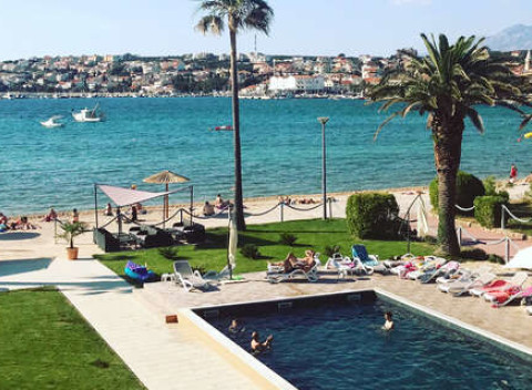 Chorvátsko s polpenziou a dieťaťom do 7 rokov zdarma v hoteli Liberty len 1 min. od pláže.