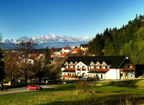 Vyberte si, ako strávite pekné chvíle na Liptove. Penzión Zivka*** rodinného typu s výbornou kuchyňou a vstupom do wellness. 