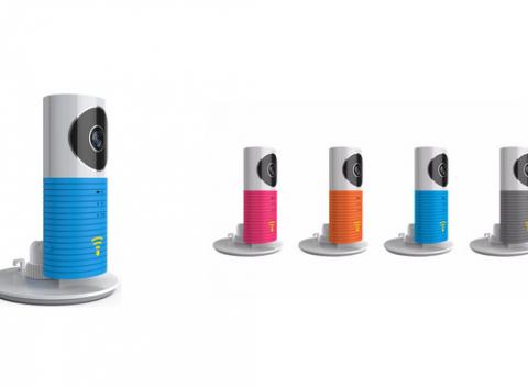 Čo sa deje doma v čase, keď ste v práci alebo na dovolenke? Zistite to vďaka IP kamere s nočným videním a prepojením na mobil. 