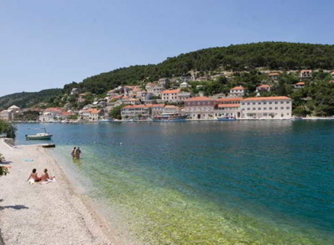 Týždeň pre rodinu s 2 deťmi v apartmáne na ostrove Brač. Doprava vlastná.