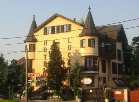 Budapešť vám ponúka nie len skvostné pamiatky, ale aj liečivé kúpanie. Rodinný pobyt s raňajkami v 3* hoteli Lucky v metropole Maďarska.