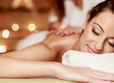 Vyberte si masáž, na ktorú máte práve chuť. Klasická, anticelulitídová alebo reflexná masáž chodidiel - príjemný relax v rukách odborníkov.